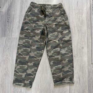 American Eagle Outfitters Green Camouflage Trousers